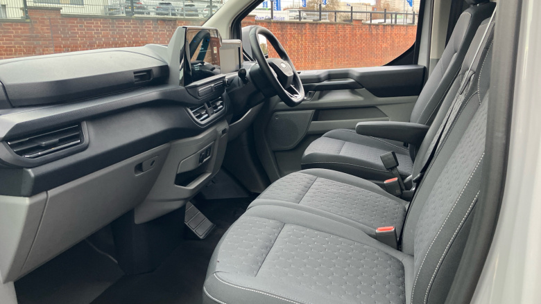 Ford Transit Custom E-320 L1 Rwd 100kW 65kWh H1 Van Limited Auto